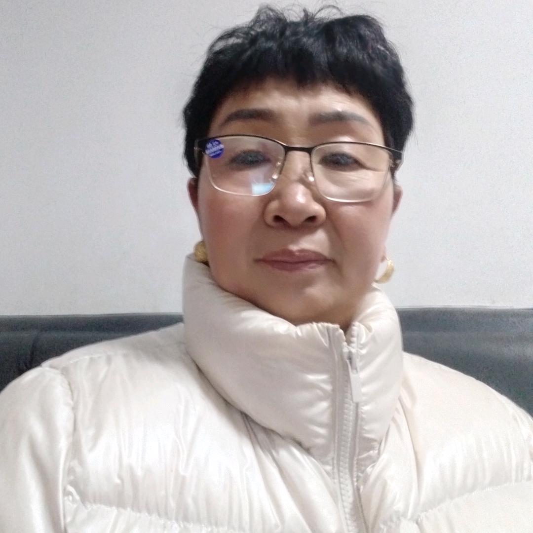 三个孙女二个孙子的奶奶