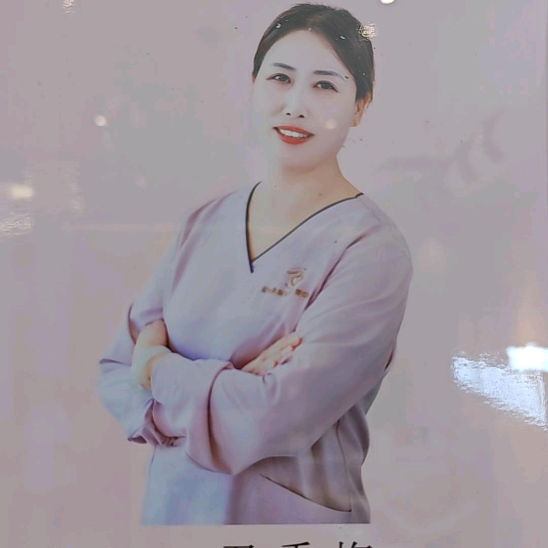 母婴护理师梅姐