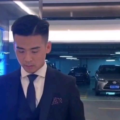 臭儿子贾鑫源的爸爸