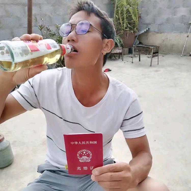 单身，专业盖房子，三岁就很帅