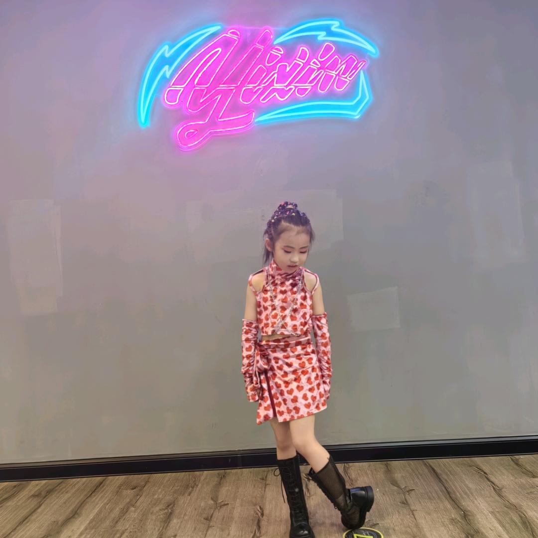 吱欧周