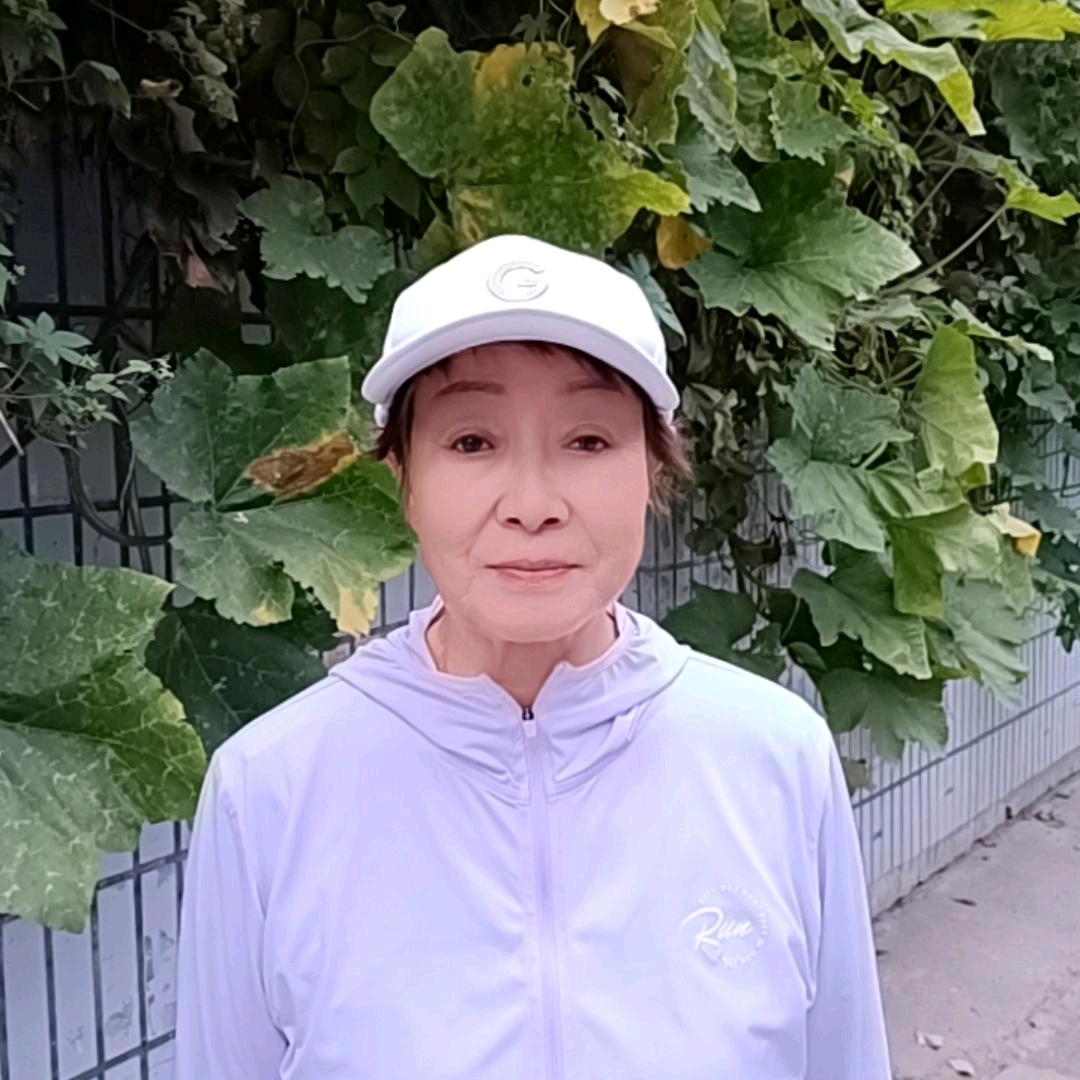 双桥区何姐商贸店（个体工商户）