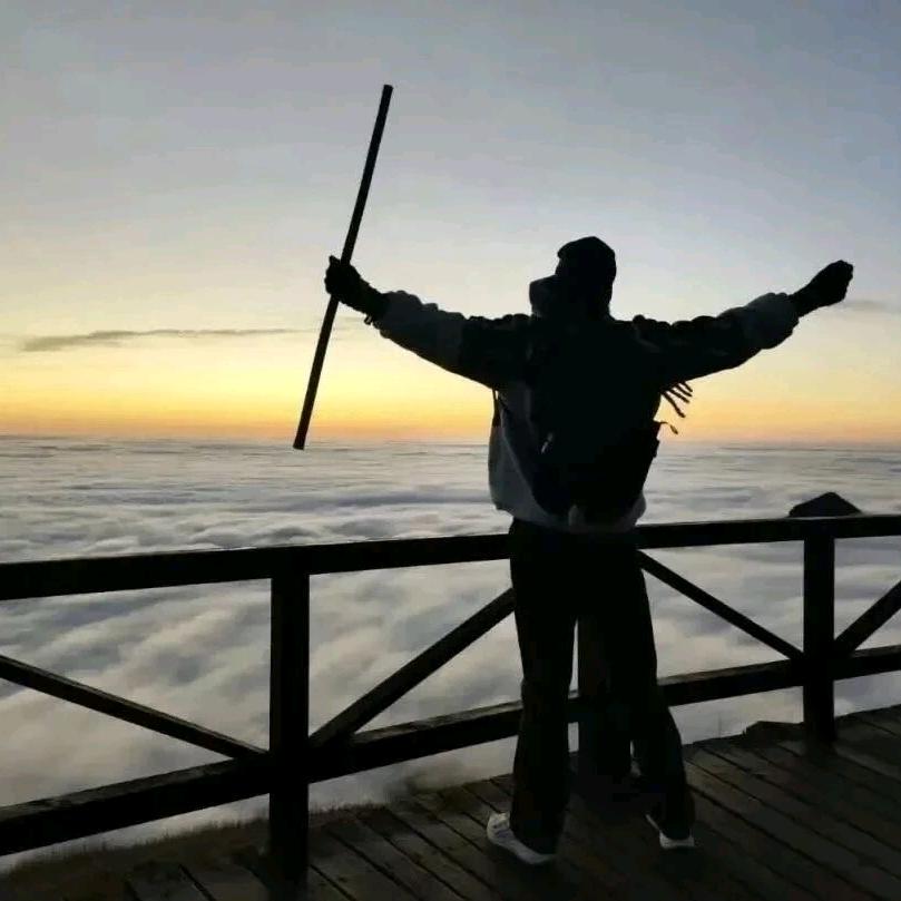 海上生明月