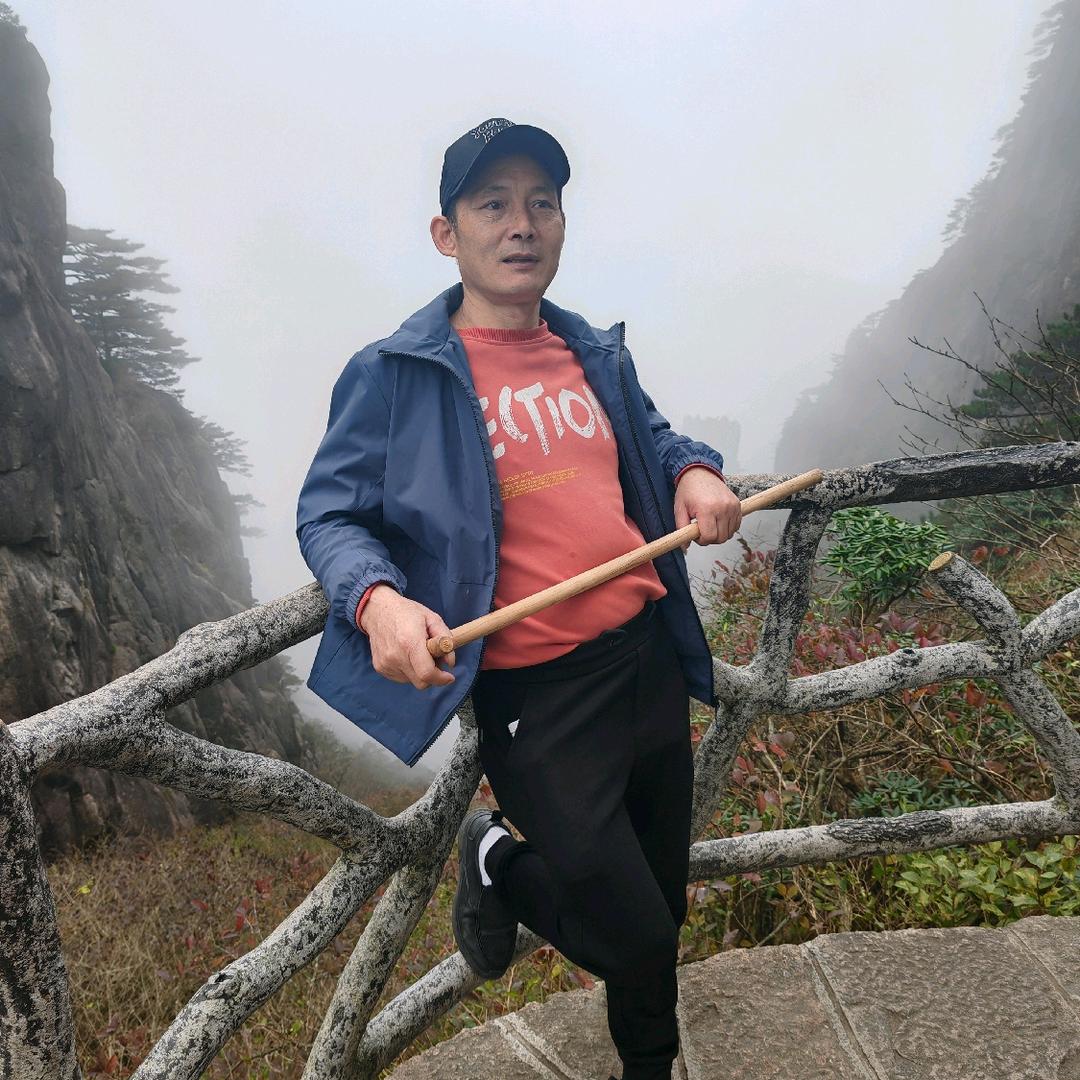 且行且珍惜何俊明