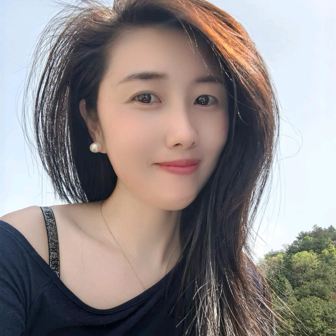 体彩店老板娘（小美）