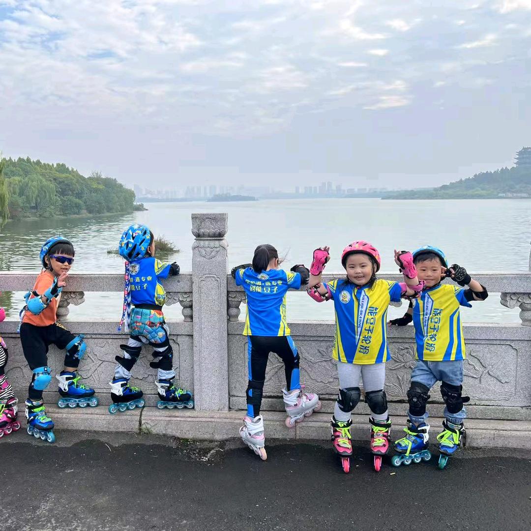 能豆子轮滑东门店