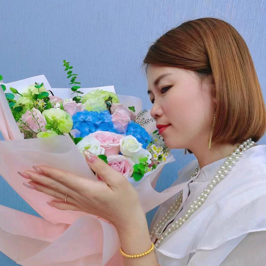 洪依兰