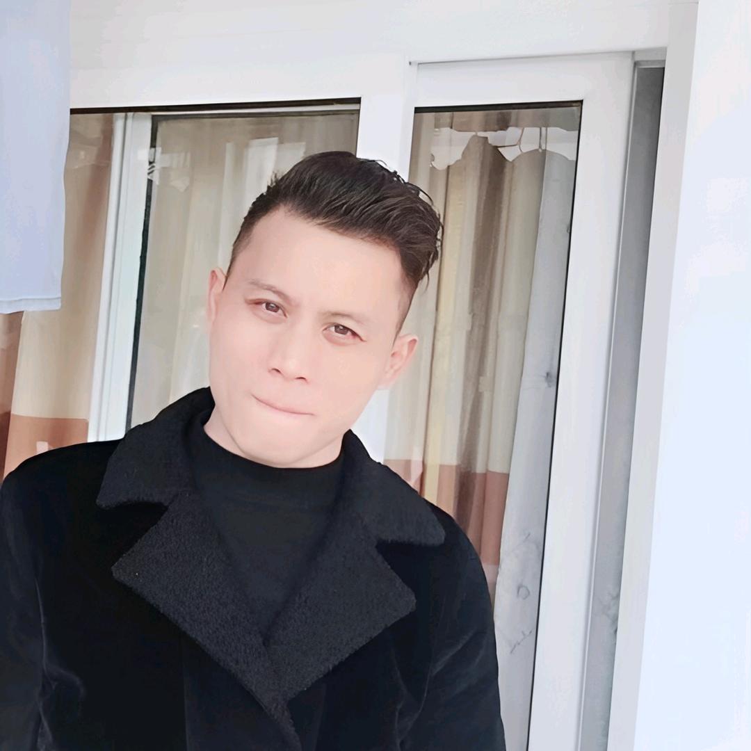 悠哉。酒面黄花欲醉谁