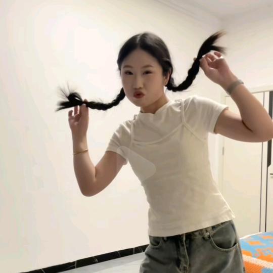 拍电视剧去吧 ，这个傻妞