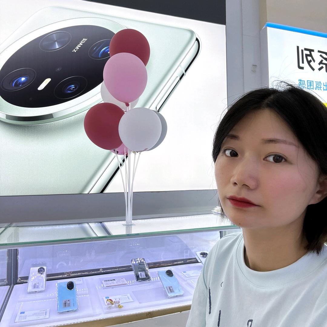 沿河英皇楼下移动营业厅