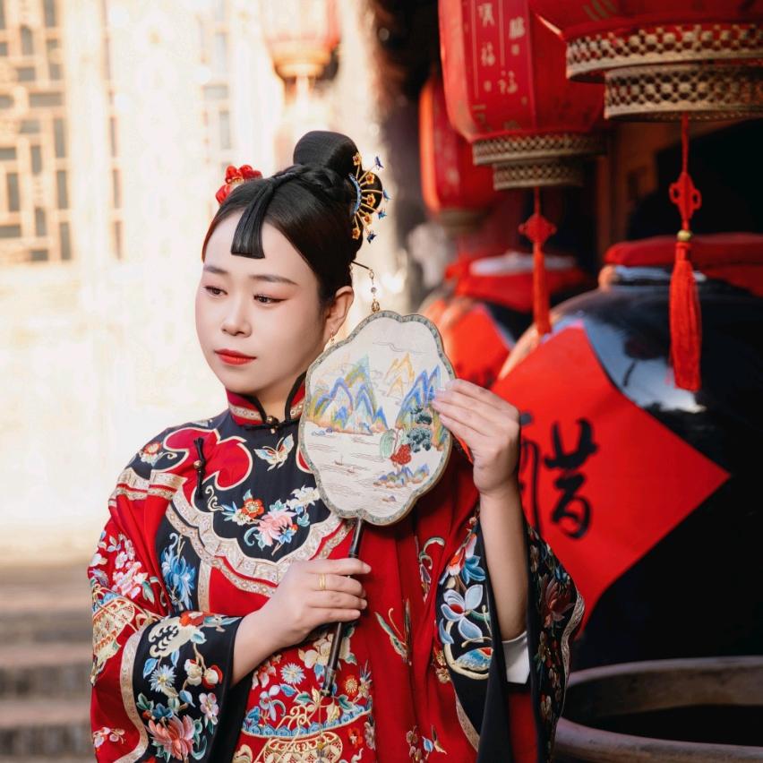 李彩琴