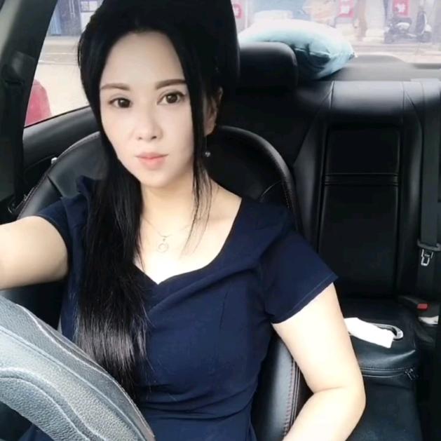 黄山嫣然