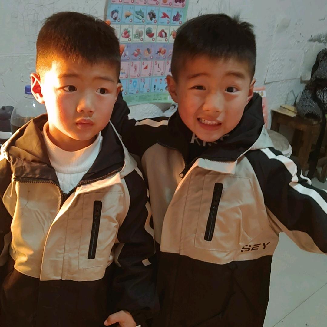 双胞胎《陈辉💋陈桂》（云丐628）