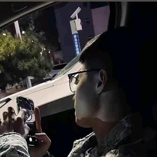 精神小伙