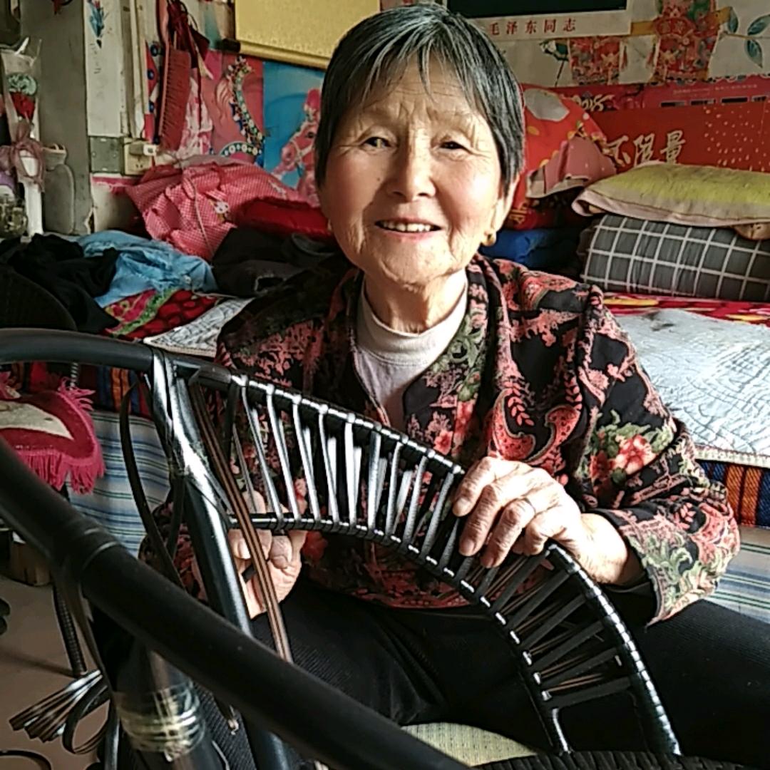 张大娘（手工编织藤椅）