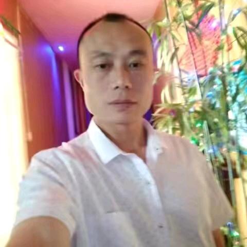 八月