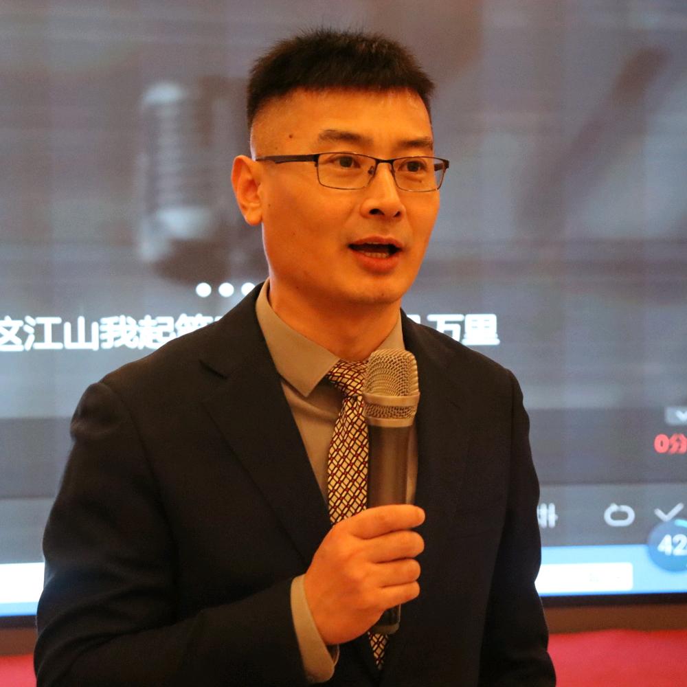 羽过添情辛秘书长