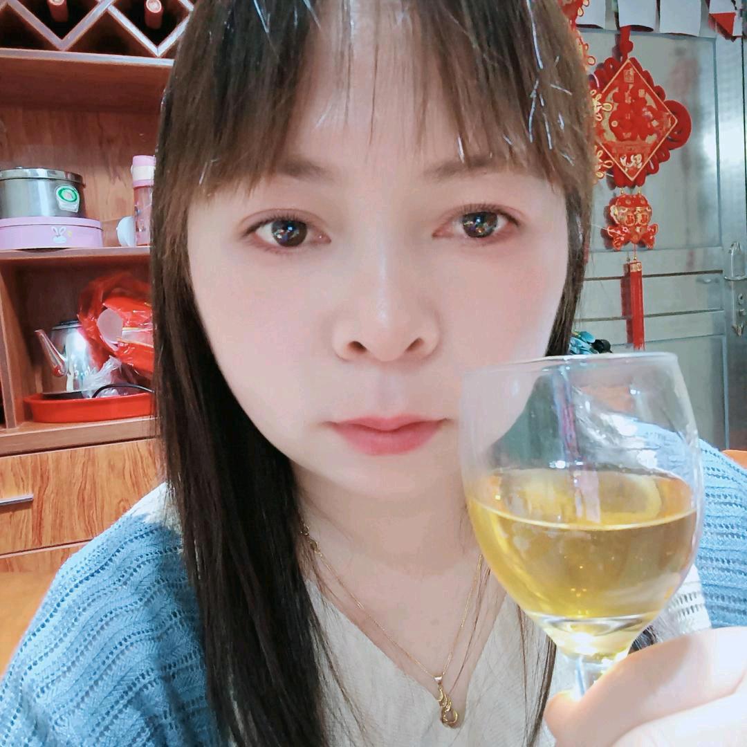 阿静    每天晚上9:30开播