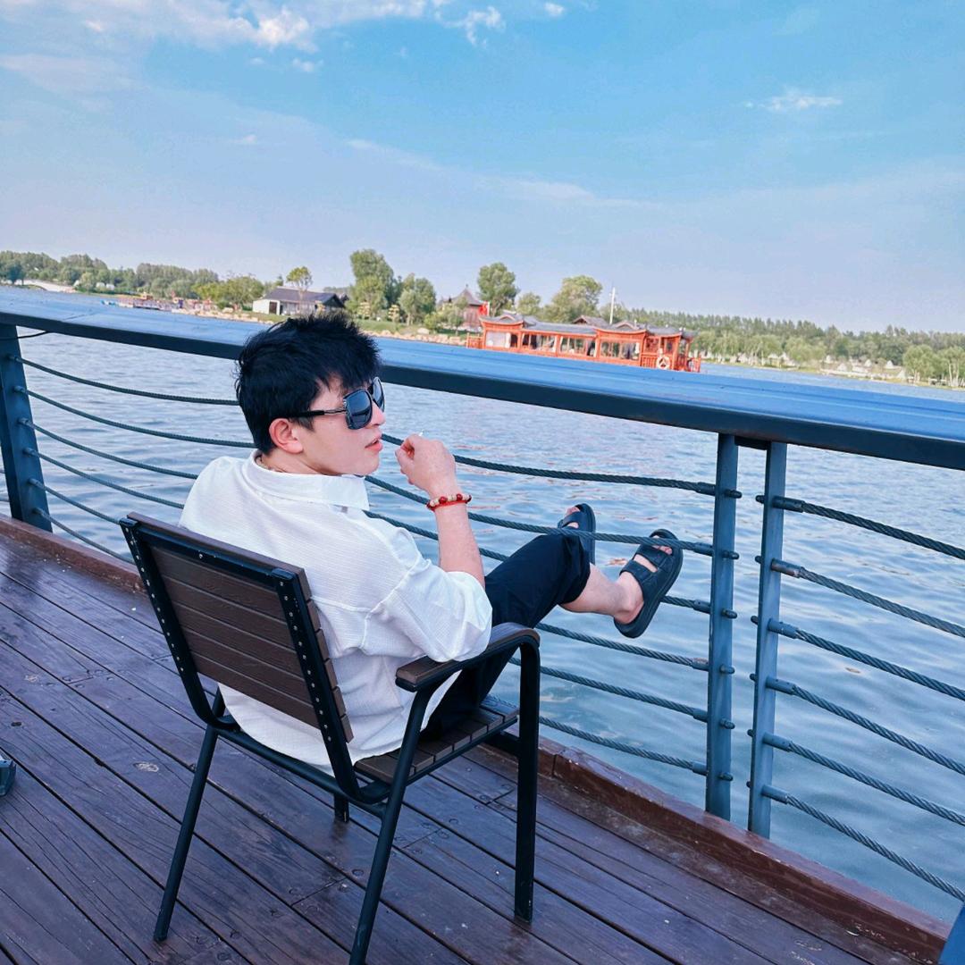 小元嘎嘎爱喝酒