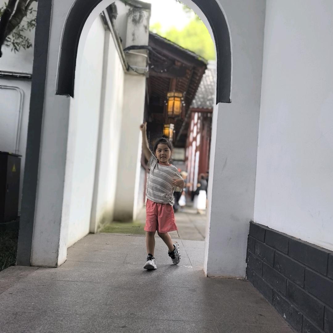 大眼小宝贝