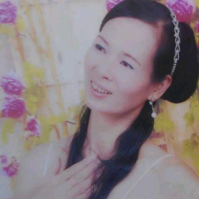 菊花。卖黑毛土猪欢迎各位老板来买