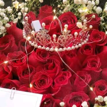 一(´｡✪俗✪｡｀)介(*˘人*)