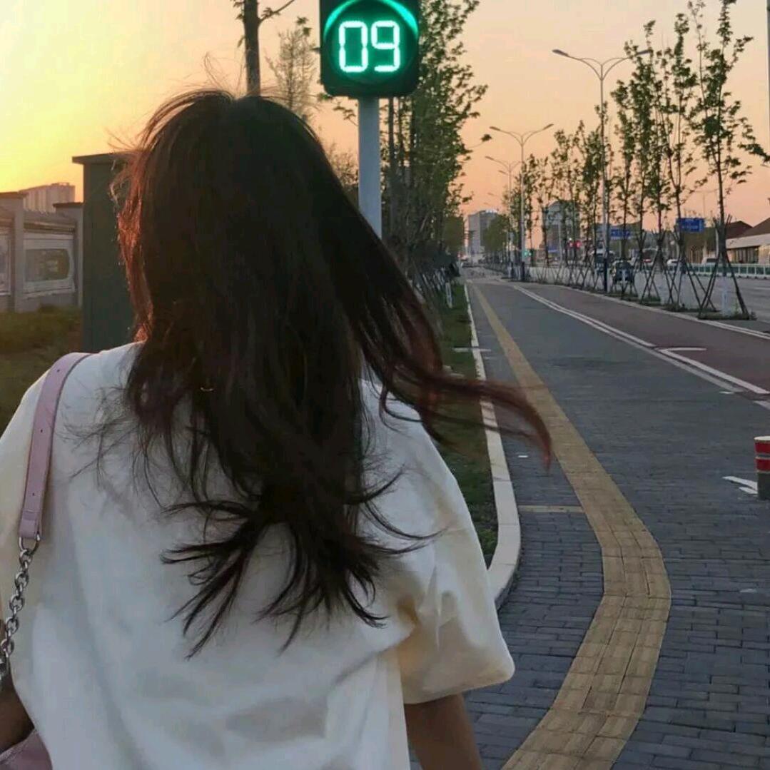 落落.