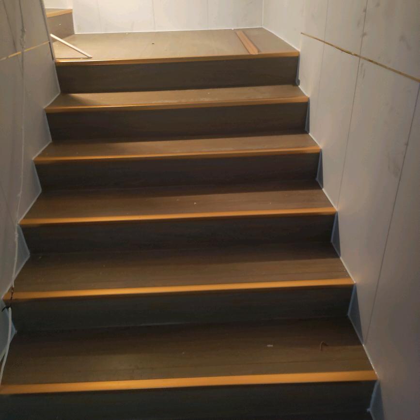 地板，踢脚线，批发安装