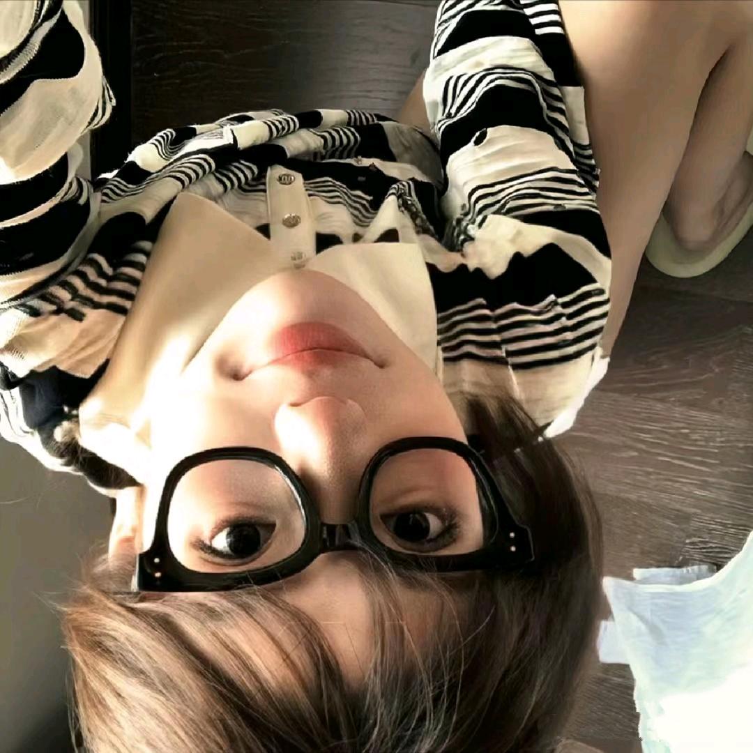 嗯…