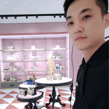 奥莱奢品集合店-Andy张