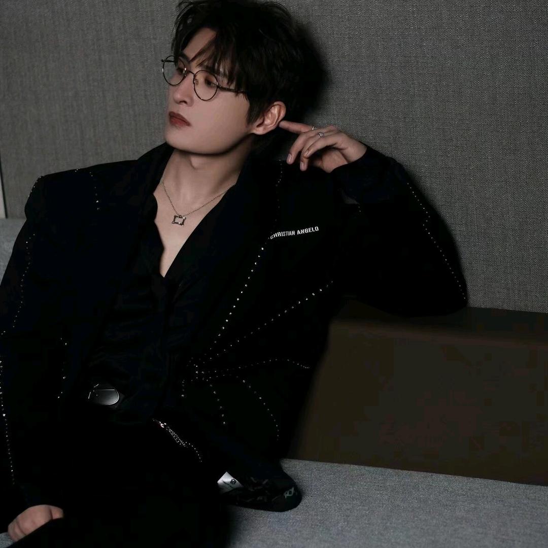 不许贴脸（无期限等待伦💚）