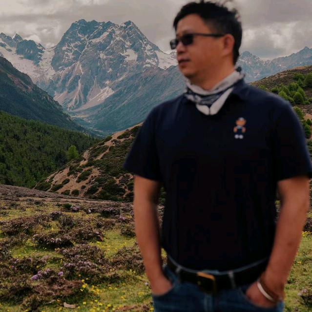 不会读书才做厨师的小光头