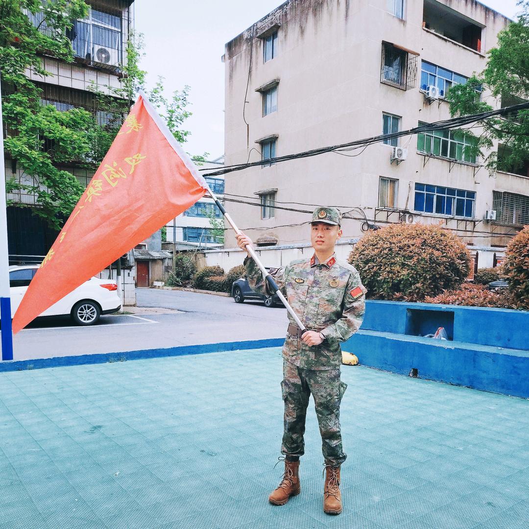 95后村干部~小周