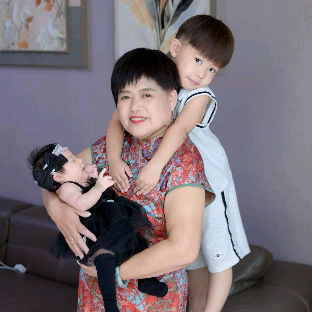 卖彩钢卷的小姐姐