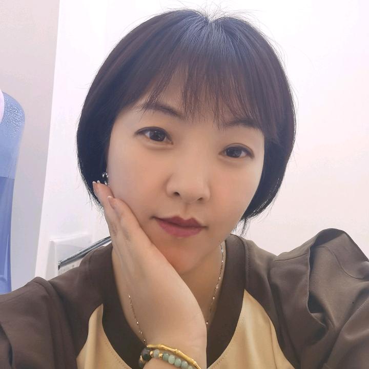 欧莎莉格女装杨姐