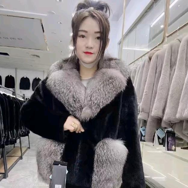 裘贵人皮草服装店