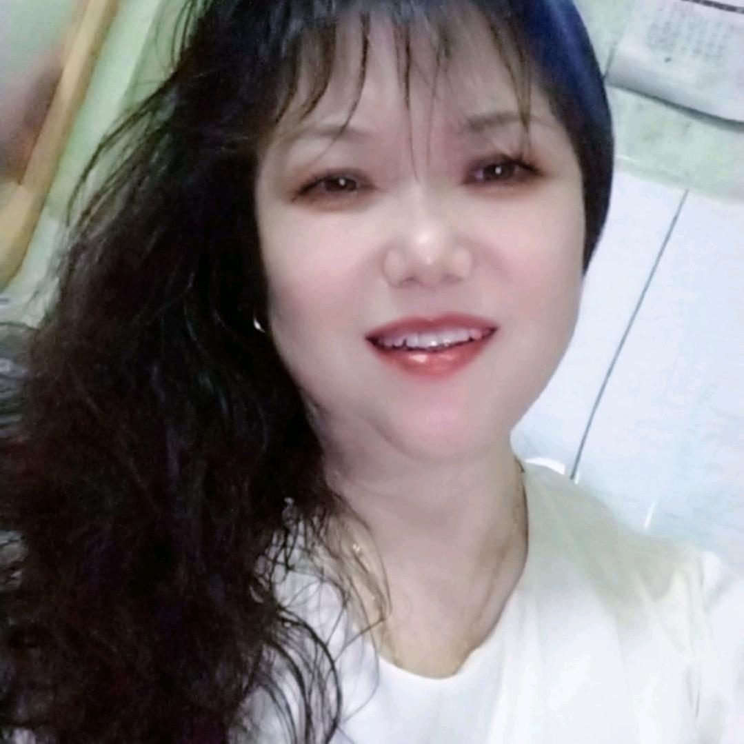 蓝天翠柳