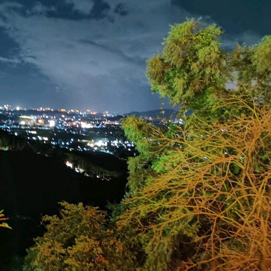 23：48