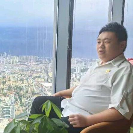 彦坤，RR高端婚车租赁