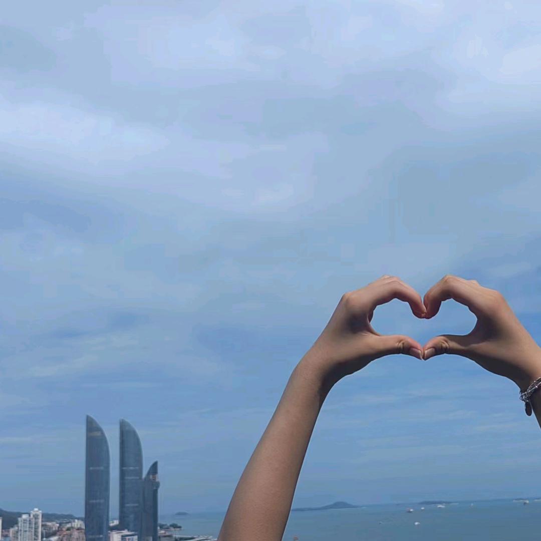 笑她爸