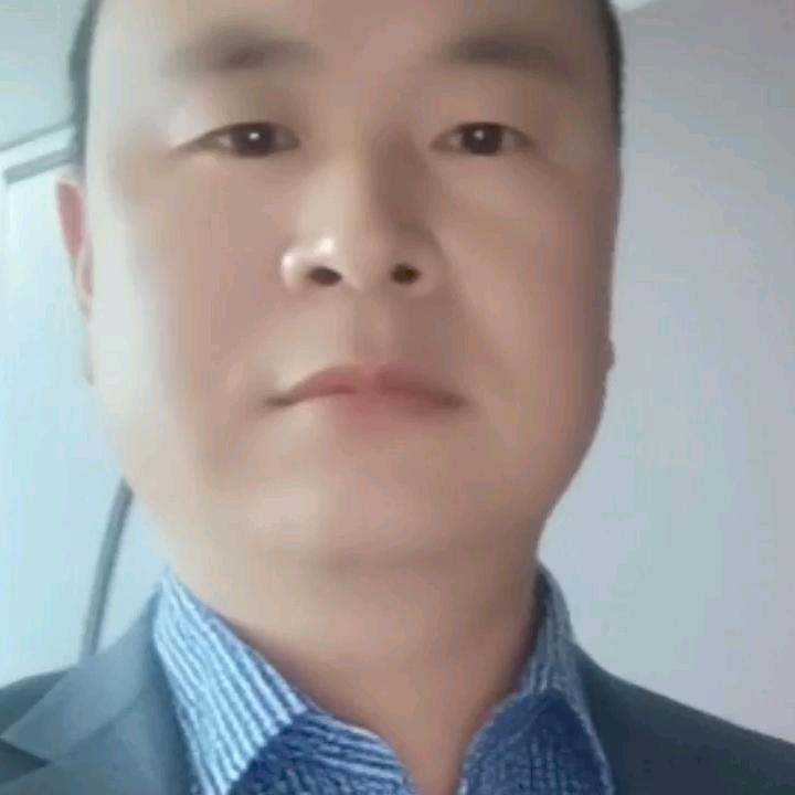 人生要想成功，必须完善自我。