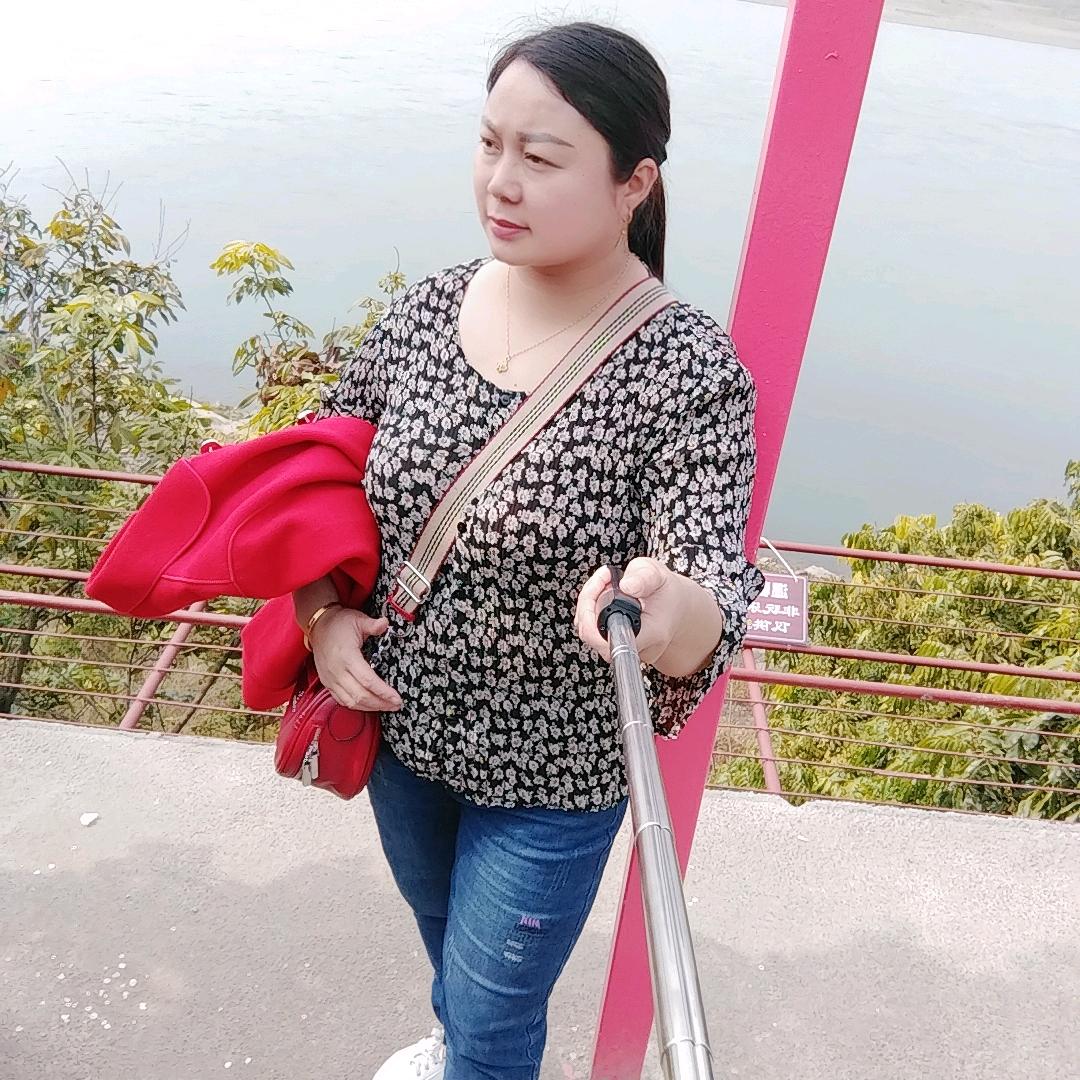 爱笑的芳芳