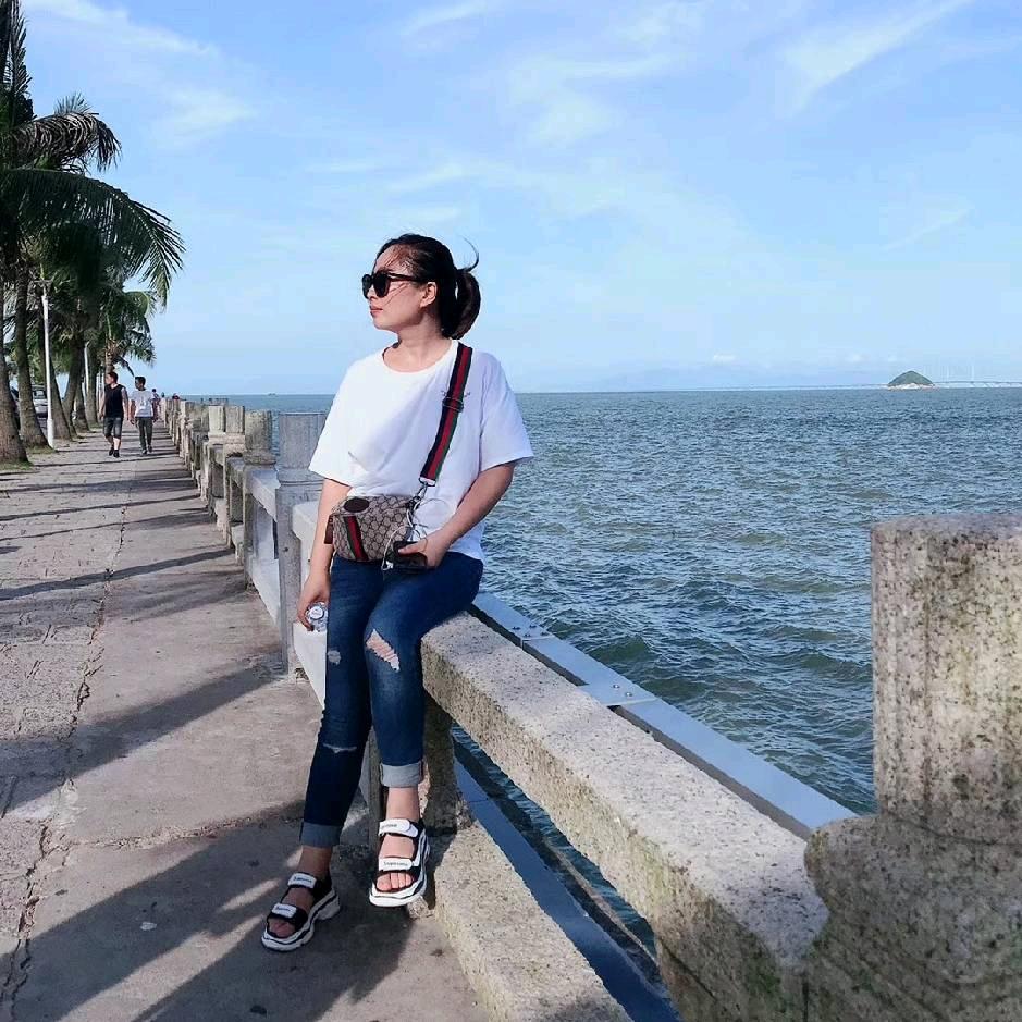 开粉色车的80后