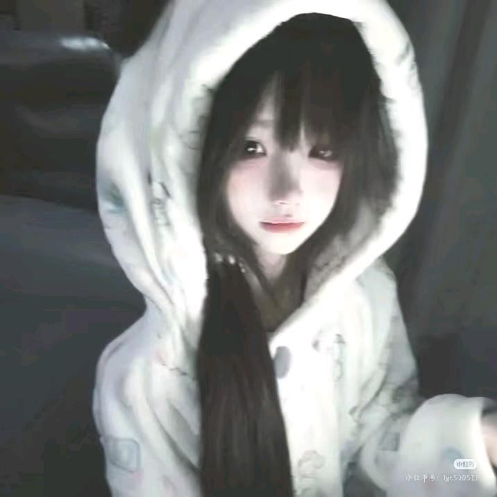 躲雨滴小妍≽^•༚• ྀི≼