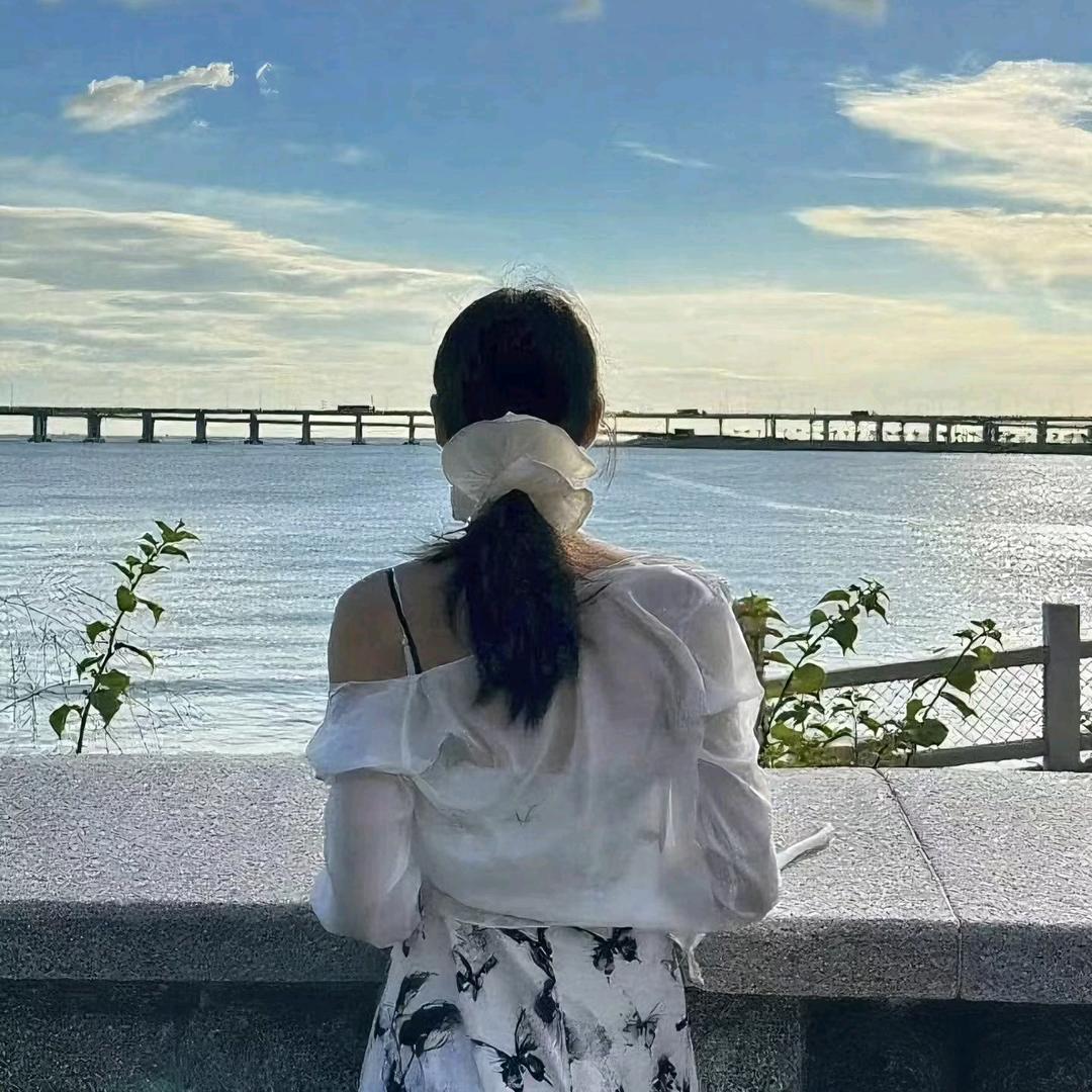 爱笑的女孩