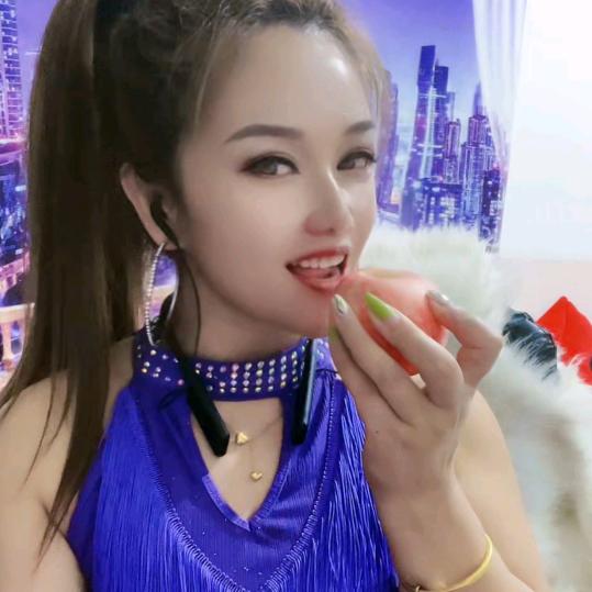 疯丫头，疯的离谱😍