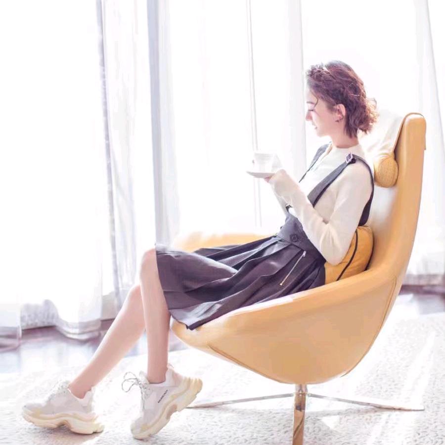 站在冰箱上的御姐😎