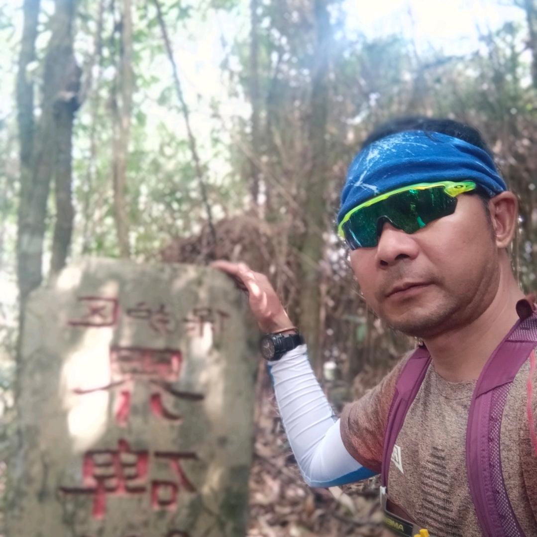 云南红河金平蝴蝶谷哈尼户外三哥