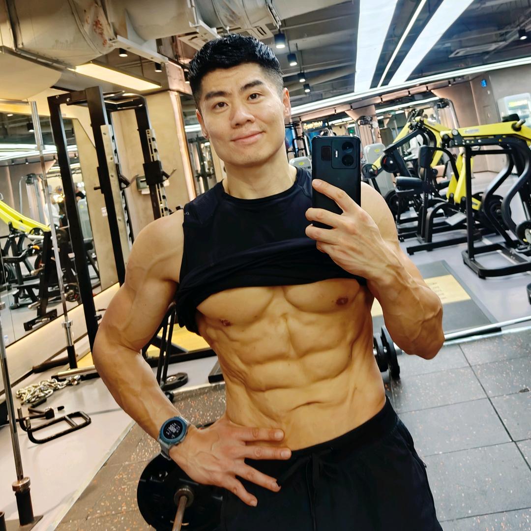 李晨体态调整