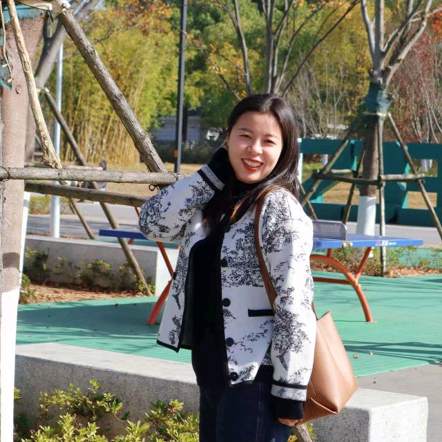 子凌家政 （李佩）